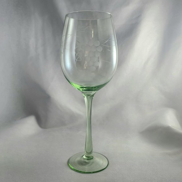 Vintage Green Wine Glass Etched Grapes Fruit Long Stemmed Vtg Stemware Lime 8.5" - Picture 1 of 2